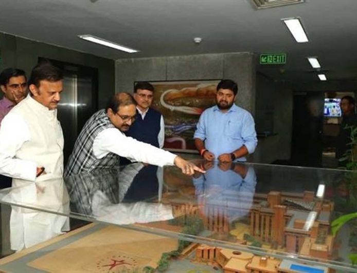 उप मुख्यमंत्री शुक्ल ने इंडियन हैबिटैट सेंटर का किया अवलोकन