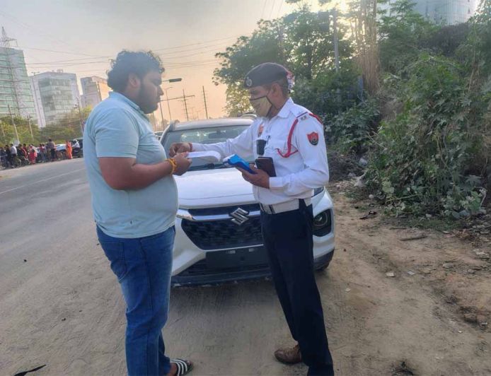 गुड़गांव में 26 दिन में 7657 चालान, फिर भी सड़कों पर दौड़ रहे बिना नंबर वाले वाहन