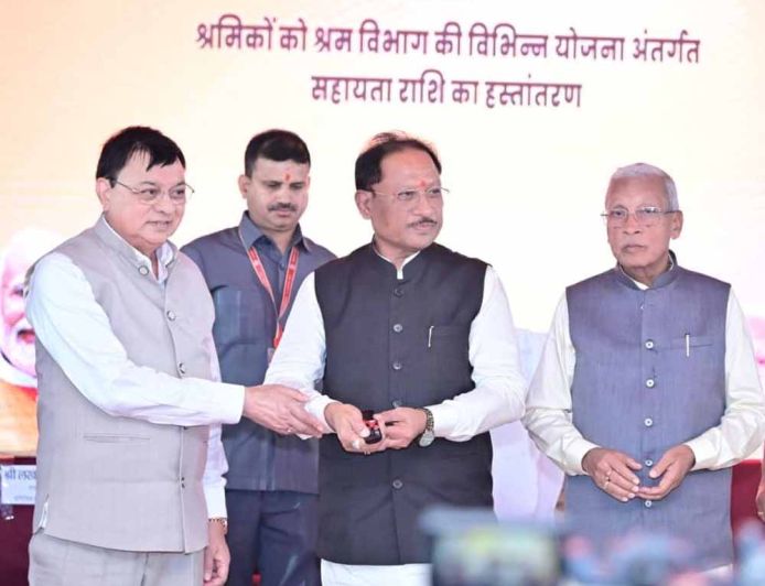 79 हजार से अधिक श्रमिकों को 27.15 करोड़ की सीधी सहायता: मुख्यमंत्री  विष्णु देव साय ने जशपुर में श्रमिक सम्मेलन में किया डीबीटी अंतरण