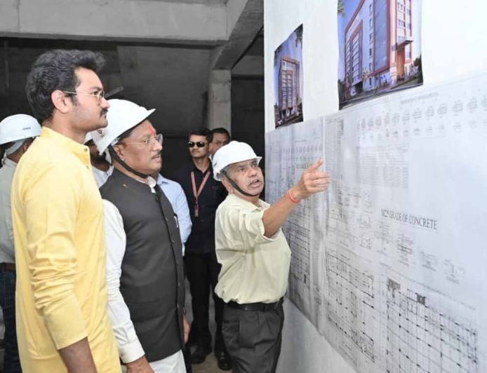मुख्यमंत्री  विष्णुदेव साय ने किया निर्माणाधीन जगदेव राम उरांव कल्याण आश्रम चिकित्सालय का अवलोकन