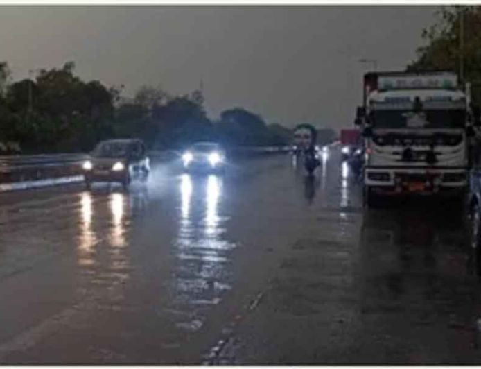 यूपी में मौसम का मिजाज बदलेगा बार-बार, 1 अप्रैल तक बारिश के आसार