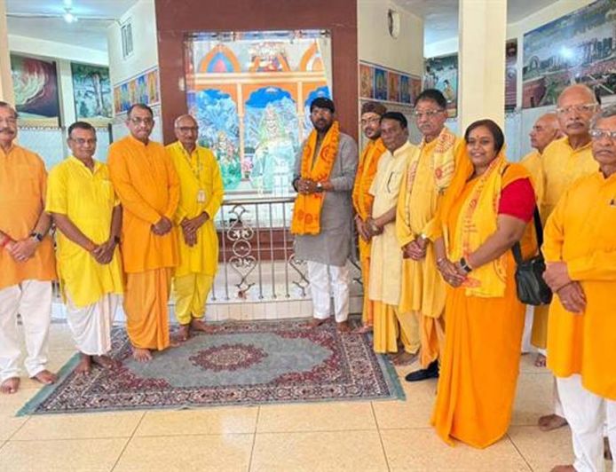 राज्यमंत्री पटेल ने गायत्री शक्ति पीठ में गौशाला का किया निरीक्षण, गौमाता की हुई पूजा