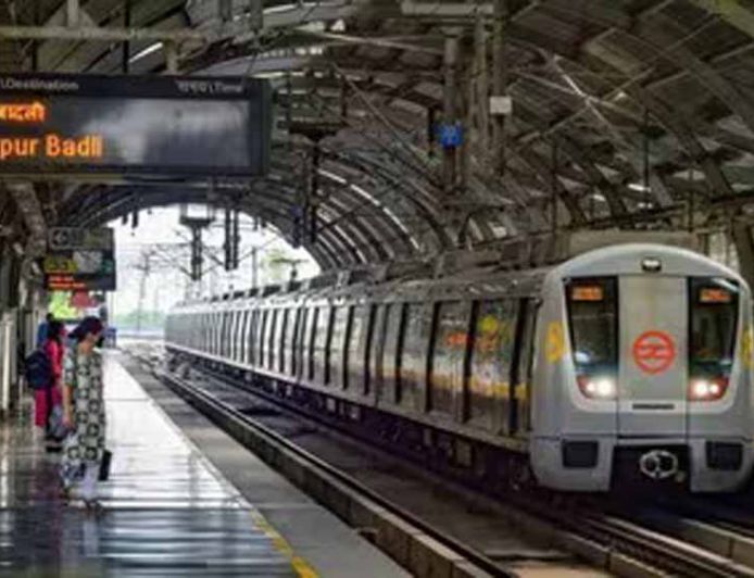Delhi Metro Yellow Line पर हंगामा, तकनीकी नहीं इस वजह से 1.5 घंटे थमी रहीं ट्रेनें