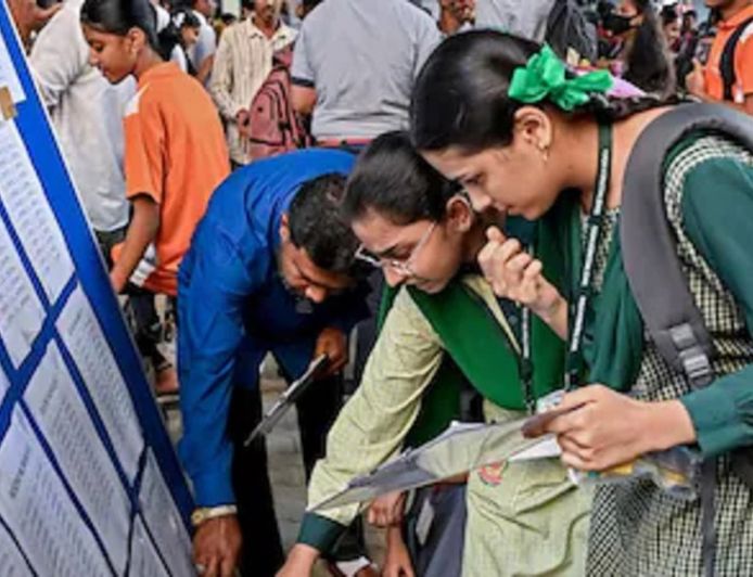 RBSE 12वीं बोर्ड का परिणाम घोषित, नव्या मीणा और नरपत 99.6% अंकों के साथ बने प्रदेश टॉपर