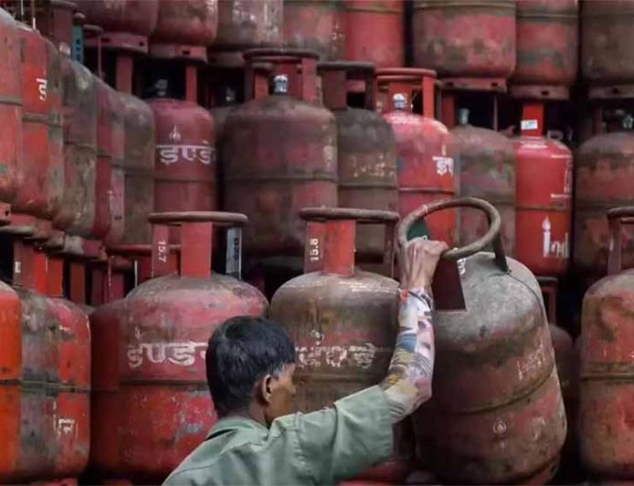 पंजाब में गैस एजेंसियों की मनमानी, होम डिलीवरी के नाम पर जेब पर डाका