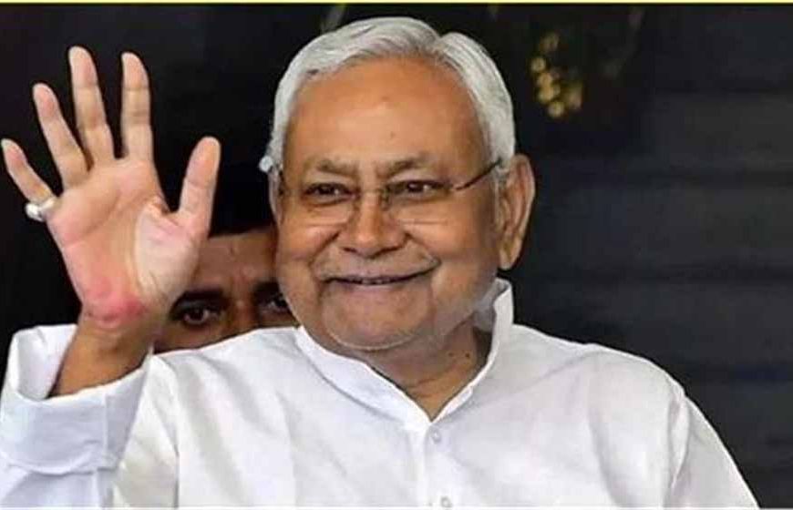 सीएम नीतीश के जन्मदिन पर 51 लाख बच्चों को पोशाक का तोहफा, पश्चिम चंपारण से होगी शुरुआत