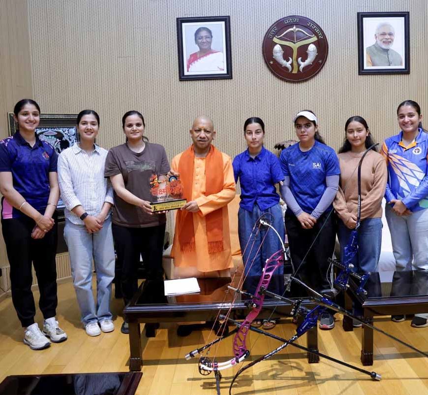 मुख्यमंत्री से मिली भारतीय महिला तीरंदाजी टीम