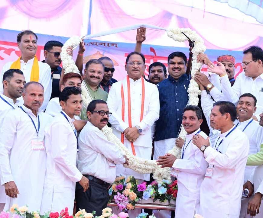 मुख्यमंत्री  विष्णु देव साय कबीर मठ आश्रम में आयोजित अखिल भारतीय सद्गुरु कबीर संत सम्मेलन में हुए शामिल