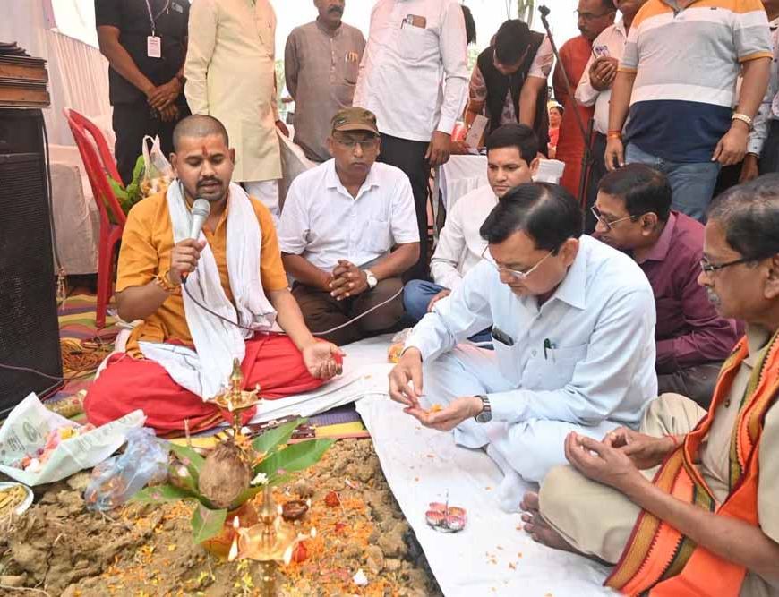 उद्योग मंत्री  देवांगन ने  चंदपुरिहा कंसोधन वैश्य गुप्ता समाज को सामुदायिक भवन की दी सौगात