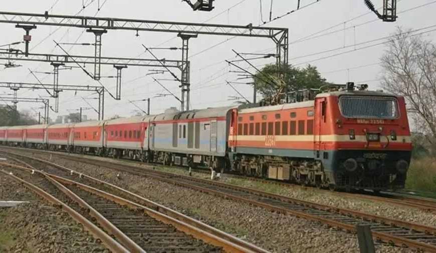 होली पर रेल यात्रियों की मौज! स्पेशल ट्रेनों का ऐलान, मिलेंगी कई खास सुविधाएं