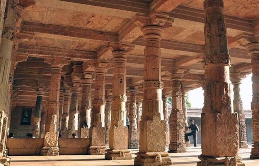 धार भोजशाला परिसर की कब्रों पर नया विवाद: एएसआई सर्वे रिपोर्ट से बढ़ी हलचल, मुस्लिम पक्ष कोर्ट जाने को तैयार