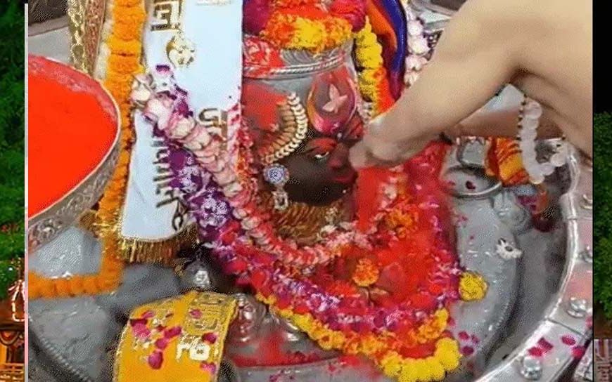 महाकाल की नगरी में अबीर-गुलाल की धूम, पंडे-पुजारियों ने भक्तों के साथ मनाया उत्सव