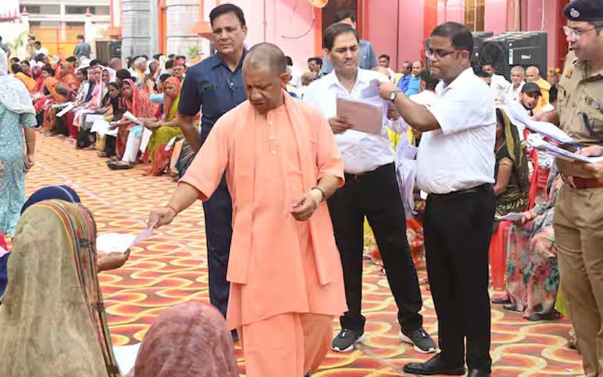 'इलाज कराइए, पैसा हमारी सरकार देगी': जनता दर्शन में सीएम योगी ने की घोषणा