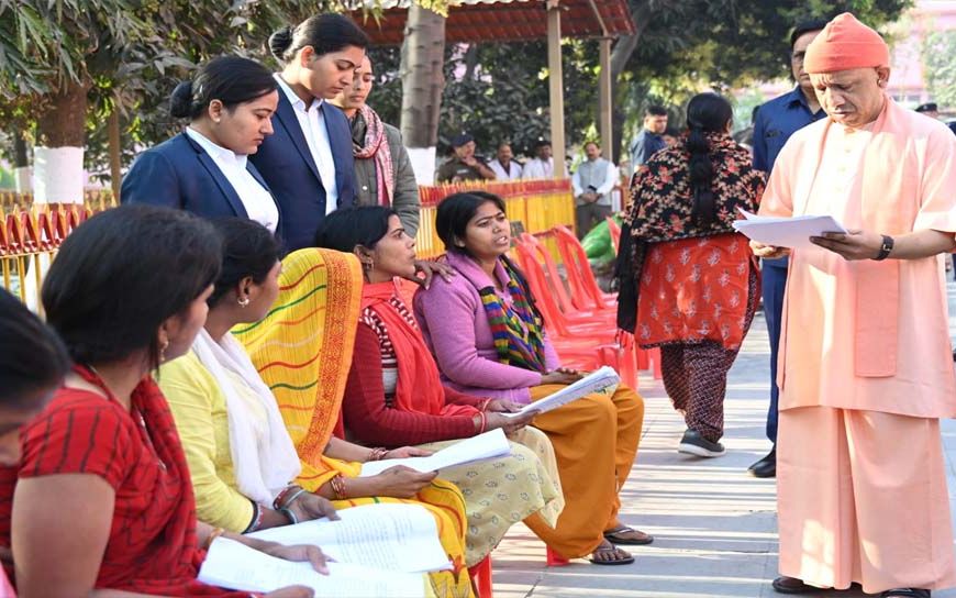 बेफिक्र होकर उपचार कराएं, सरकार देगी भरपूर आर्थिक सहायता: सीएम योगी