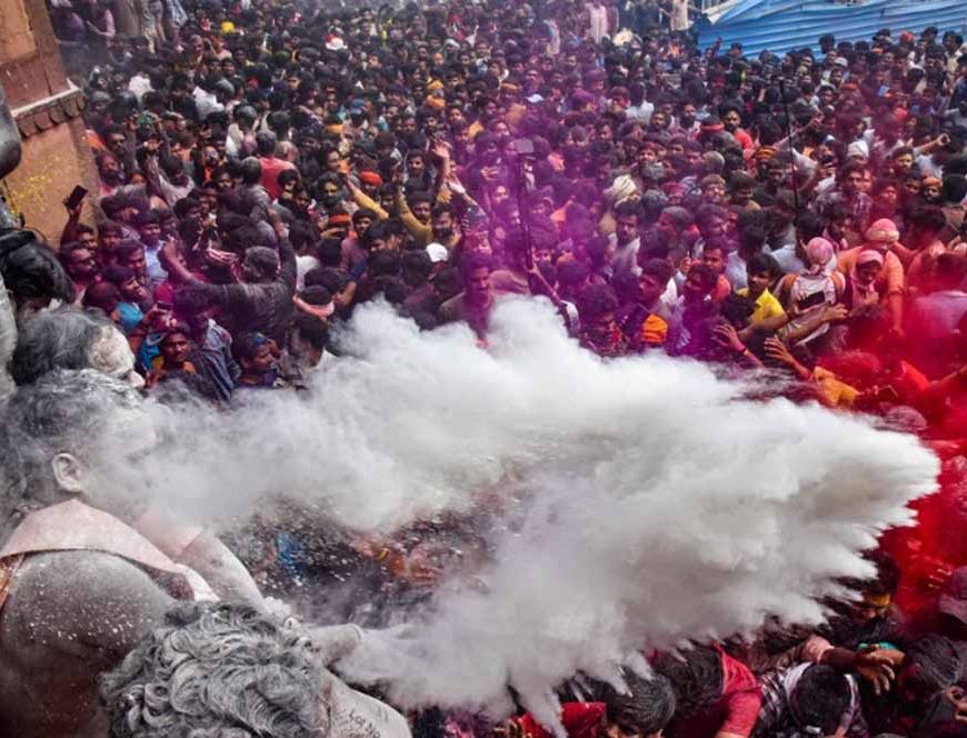 होली पर गुलाल नहीं, चिताओं की राख उड़ती है यहाँ: भीलवाड़ा का वो श्मशान जहाँ आधी रात उमड़ता है जनसैलाब