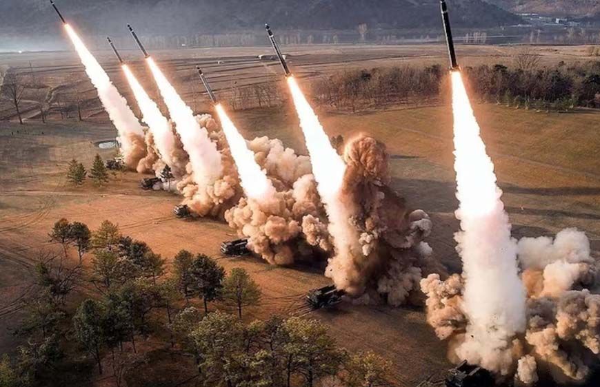 ईरान तनाव के बीच US ने किया ‘डूम्सडे’ मिसाइल टेस्ट, हिरोशिमा से ज्यादा तबाही की चेतावनी; स्पेन भी नरम पड़ा