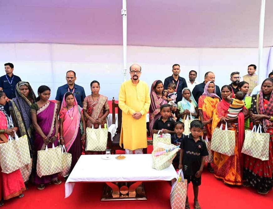 राज्यपाल रमेन डेका ने बैगा-बिरहोर आदिवासियों की संस्कृति को सहेजने की दी सीख