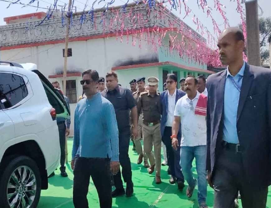 नेमरा गांव पहुंचे CM हेमंत, बाहा पूजा का लिया जायजा और विकास कार्यों की जानकारी ली