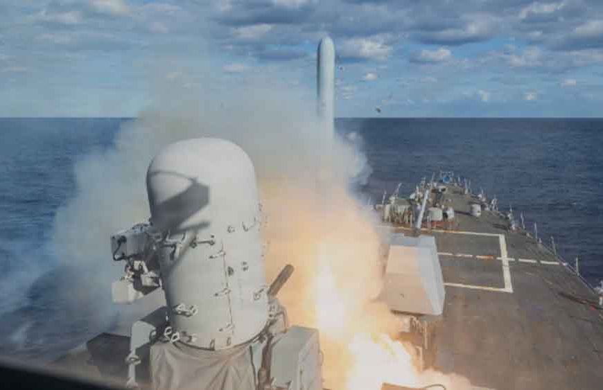 ईरान का पलटवार! अमेरिकी तेल टैंकर पर मिसाइल हमला, समुद्र में भड़की भीषण आग