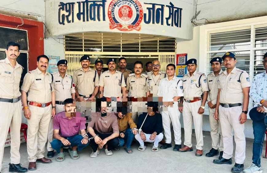 होली पार्टी के बाद खौफनाक वारदात: तीन दोस्तों ने पकड़ा, चौथे ने सीने में घोंपा चाकू