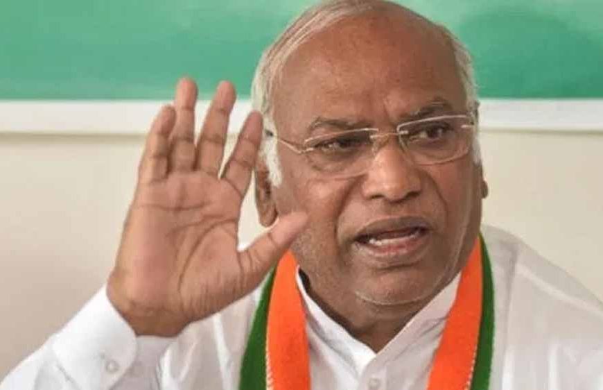 LPG सिलेंडर महंगा होने पर कांग्रेस का हमला, खड़गे बोले— तेल-गैस उपलब्ध कराने में सरकार लाचार