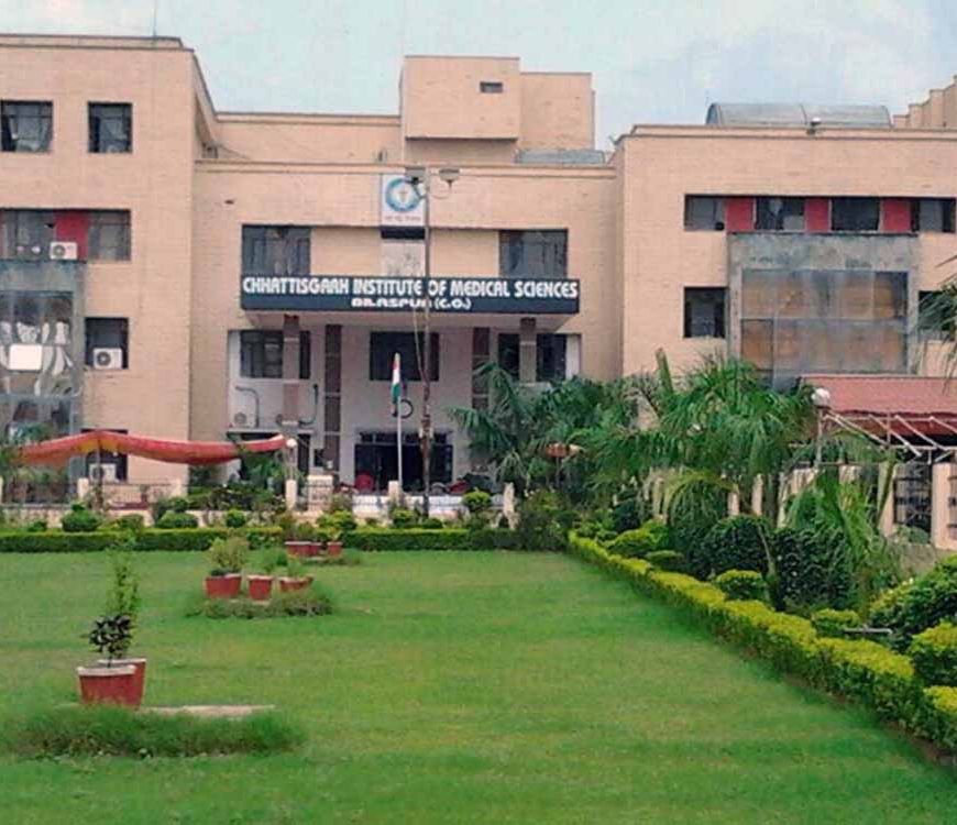 होली के बाद सिम्स अस्पताल में मरीजों की भीड़, दो दिन में 465 लोग पहुंचे इलाज के लिए