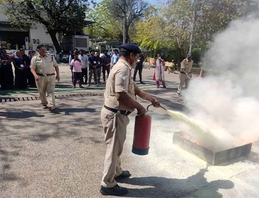 पुलिस मुख्यालय में अग्नि सुरक्षा जागरूकता एवं मॉक ड्रिल आयोजित