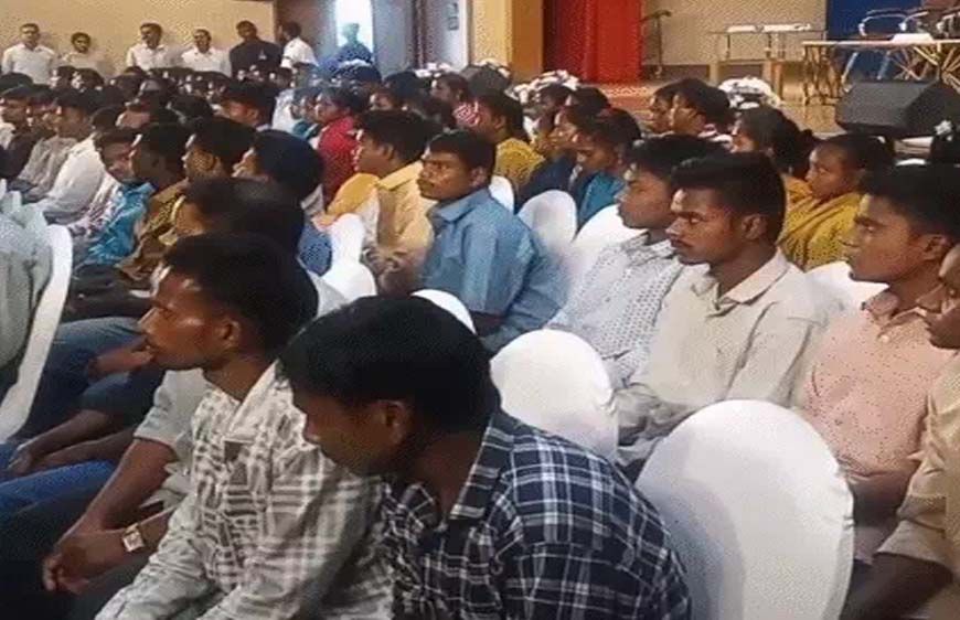 बस्तर के 125 नक्सलियों ने तेलंगाना में डाले हथियार, करोड़ों के हथियार सौंपे; IG ने बताया माओवादी क्यों छोड़ रहे हिंसा