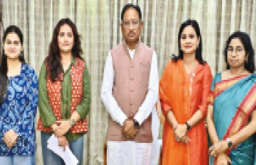 साय ने महिला पत्रकारों से की बातचीत: पिता के निधन के बाद मां ने निभाई दोनों की भूमिका