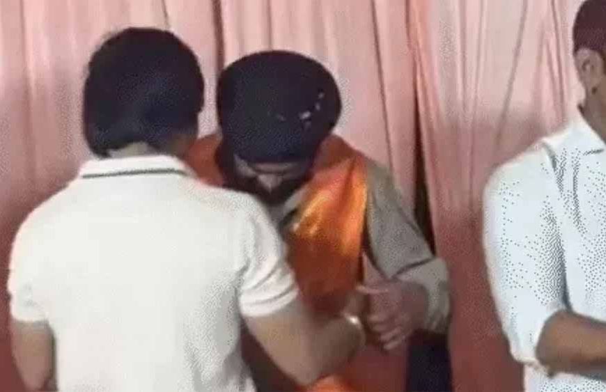 इंदौर: जन्मदिन पर अपराधियों से गुलदस्ता लेना पड़ा भारी, हेड कॉन्स्टेबल जीतू सरदार सस्पेंड