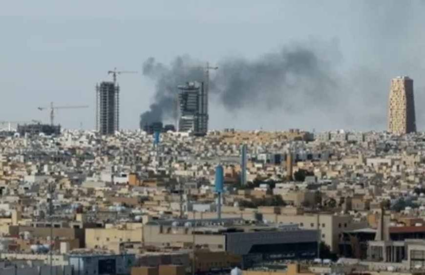 ईरान का बड़ा हमला: UAE पर 16 बैलिस्टिक मिसाइलें और 117 ड्रोन दागे, जॉर्डन के एयरबेस को भी किया तबाह