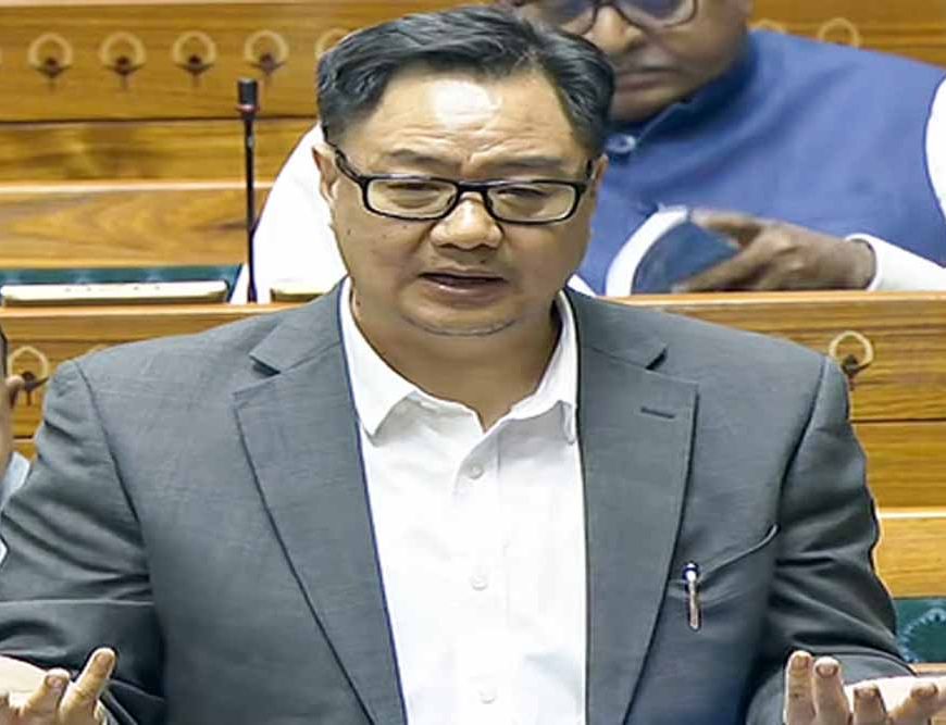 लोकसभा में कांग्रेस के हंगामे पर भड़के किरेन रिजिजू, बोले— क्या एक व्यक्ति पूरे देश का महाराजा है?