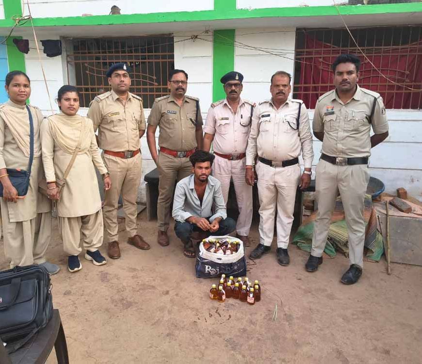 संयुक्त टीम ने 10 हजार रुपए से अधिक की देशी मदिरा किया जब्त
