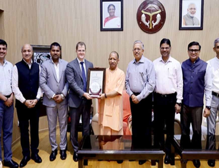 नोएडा इंटरनेशनल एयरपोर्ट को मिला एयरोड्रम लाइसेंस, सीएम योगी को सौंपी गई प्रमाणित प्रति