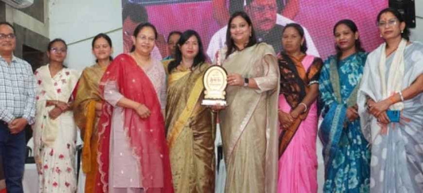 अंतरराष्ट्रीय महिला दिवस पर आंगनबाड़ी कार्यकर्ता, बिहान योजना व अन्य विधा से जुड़ी महिलाओं का सम्मान