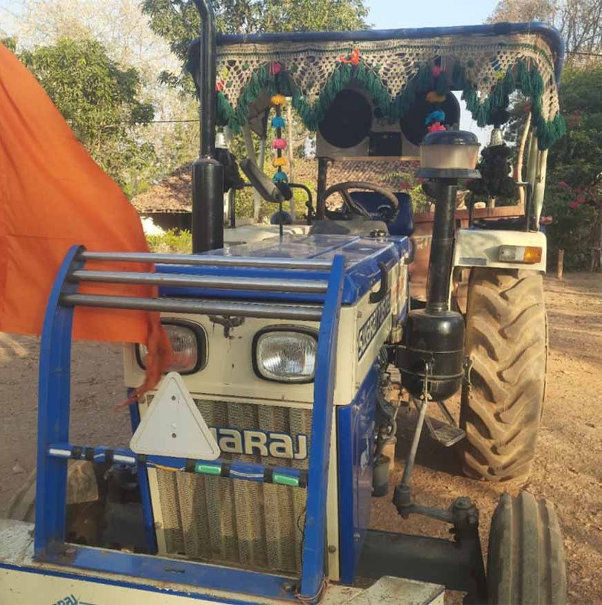 वन तस्करों पर वन विकास निगम की बड़ी कार्रवाई, अवैध लकड़ी से भरा ट्रैक्टर जप्त