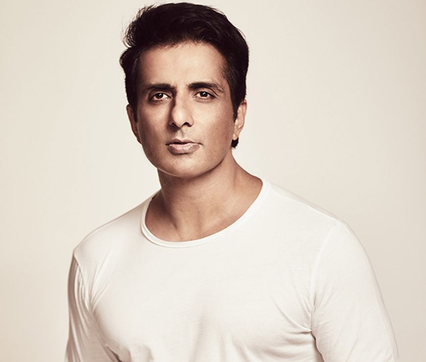 सड़क पर चलने वालों की जिंदगी आपके हाथ में, युवा पीढ़ी को सोनू सूद की नसीहत