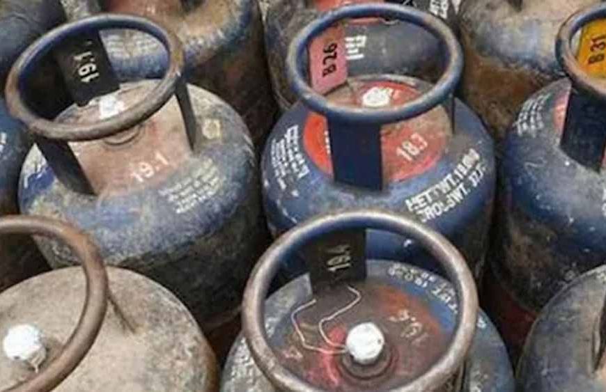 एलपीजी की किल्लत: राजस्थान में 2500 रुपए में बिक रहा कमर्शियल सिलेंडर