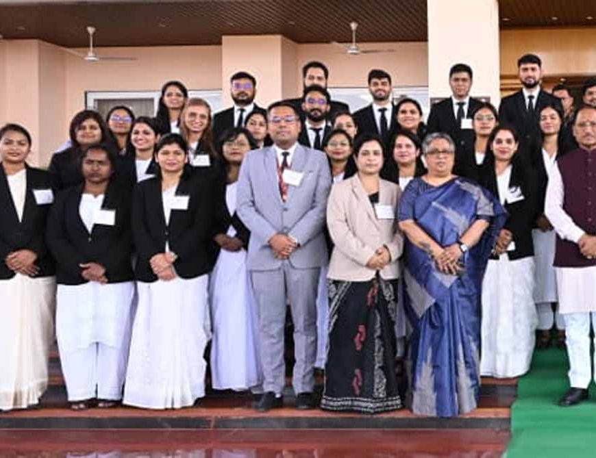 मुख्यमंत्री साय से मिले प्रशिक्षु न्यायाधीश, बोले— लोकतंत्र के तीसरे स्तंभ की अहम जिम्मेदारी निभानी होगी