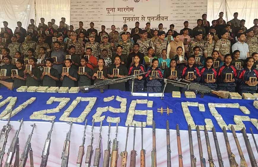 नक्सलियों के डंप से बड़ी बरामदगी: 3.61 करोड़ कैश, 1 किलो सोना और AK-47 समेत 101 हथियार जब्त