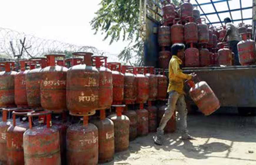 Indane का सर्वर ठप: गैस सिलेंडर बुकिंग बंद, अचानक कॉल्स की बाढ़ से सिस्टम क्रैश