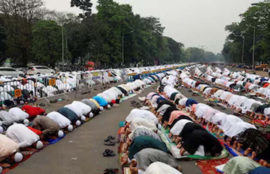 मेरठ में ईद पर सड़क पर नमाज पढ़ने वालों के लिए चेतावनी, FIR के साथ पासपोर्ट भी रद्द हो सकता है