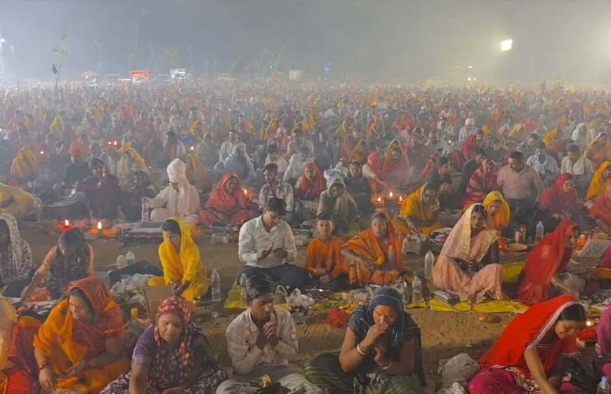 बागेश्वर धाम में चौथा हनुमान चालीसा हवन संपन्न, 2 लाख से अधिक भक्तों ने ऑनलाइन आहुति दी