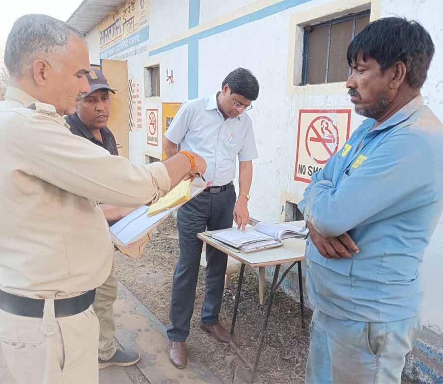 एसडीएम एमपी नगर द्वारा विनीत गैस एजेंसी का आकस्मिक निरीक्षण, स्टॉक में अनियमितता मिलने पर कार्रवाई के निर्देश