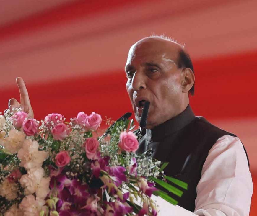 बुलडोजर केवल तोड़ना नहीं जानता बल्कि विकास के लिए जमीन भी तैयार करता है: राजनाथ सिंह