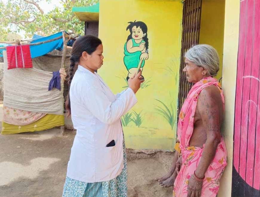 आयुष्मान और वय वंदन कार्ड वितरण में प्रदेश का अग्रणी जिला बना बस्तर