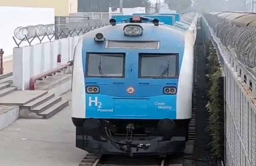एयर ब्रेक और तकनीकी जांच के बाद दिल्ली से जींद लौटी हाइड्रोजन ट्रेन