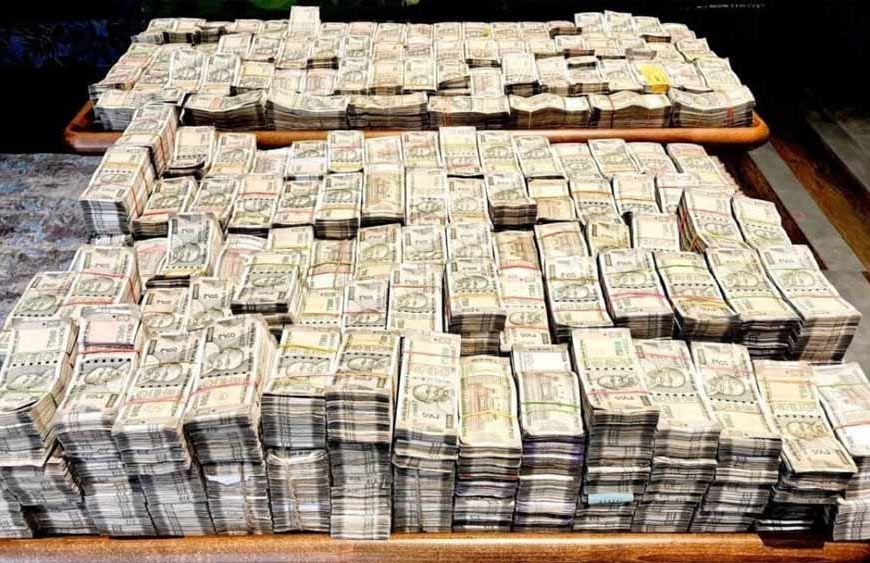 दिल्ली से UP-MP तक बड़ी रेड: कैश-गहनों का अंबार, 200 करोड़ के काले धन का खुलासा