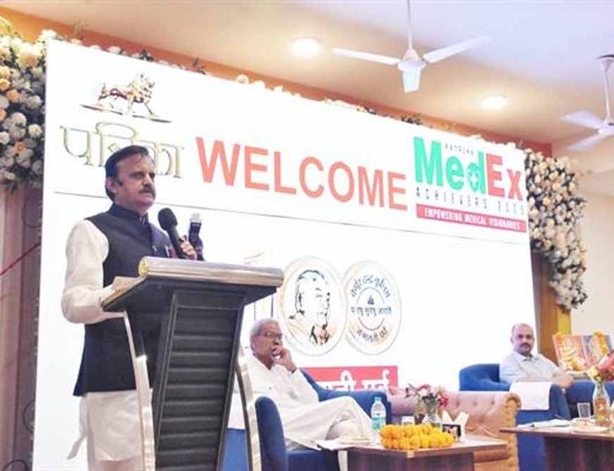 डॉक्टर सेवाभाव से मरीज का करें इलाज : उप मुख्यमंत्री  शुक्ल जी मीडिया समूह के कार्यक्रम में रीवा शहर के डॉक्टर्स का किया सम्मान