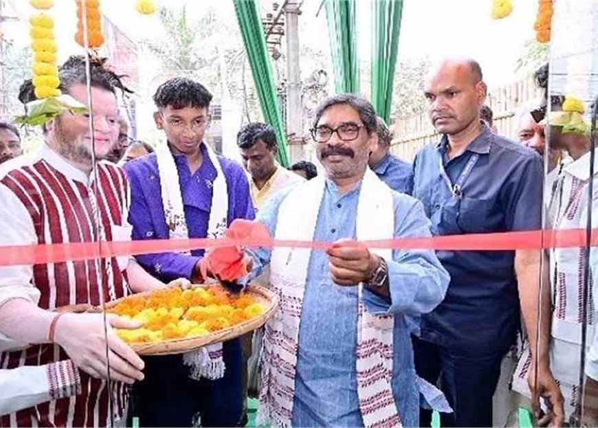 रांची में ‘जोहारग्राम-मेड इन झारखंड’ शोरूम का CM हेमंत सोरेन ने किया उद्घाटन, स्थानीय उत्पादों को मिलेगा बड़ा मंच